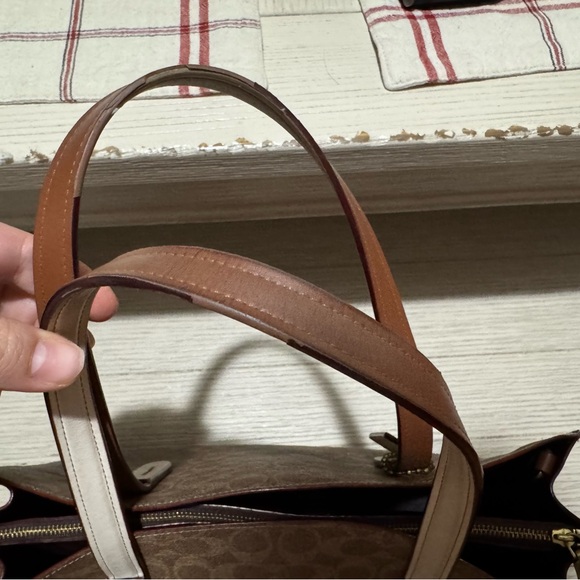 Stunning Authentic Coach Tatum Carryall 40 Bag in Signature - Picture 15 of 16